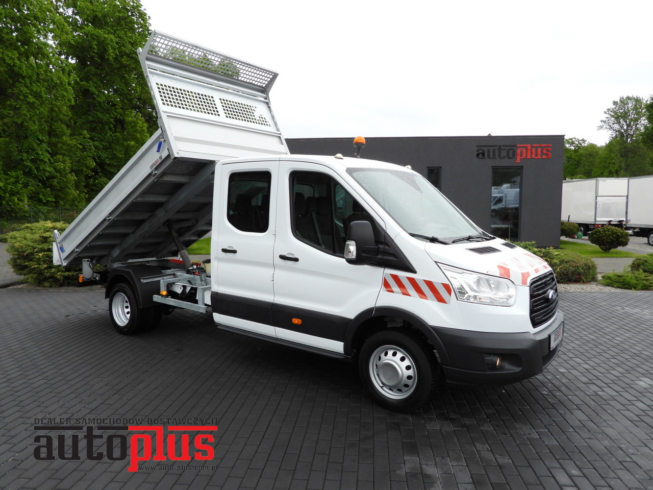 FORD TRANSIT TIPPER DOUBLE CABIN DOKA 6 SEATS CRUISE CONTROL AIR CONDITIONING TWIN WHEELS 170HP - Varebil: bilde 1 FORD TRANSIT TIPPER DOUBLE CABIN DOKA 6 SEATS CRUISE CONTROL AIR CONDITIONING TWIN WHEELS 170HP - Varebil: bilde 1