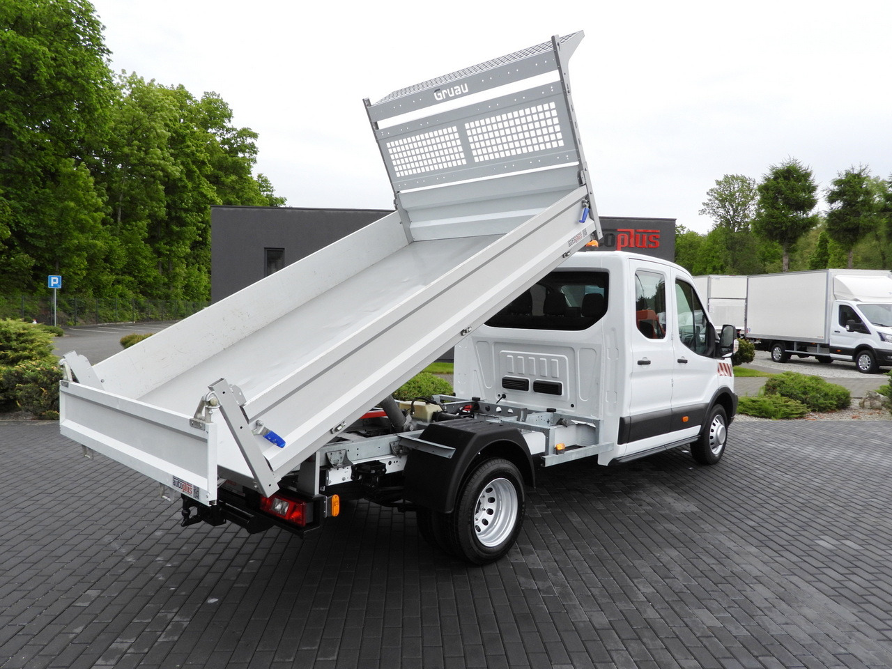 FORD TRANSIT TIPPER DOUBLE CABIN DOKA 6 SEATS CRUISE CONTROL AIR CONDITIONING TWIN WHEELS 170HP - Varebil: bilde 3 FORD TRANSIT TIPPER DOUBLE CABIN DOKA 6 SEATS CRUISE CONTROL AIR CONDITIONING TWIN WHEELS 170HP - Varebil: bilde 3