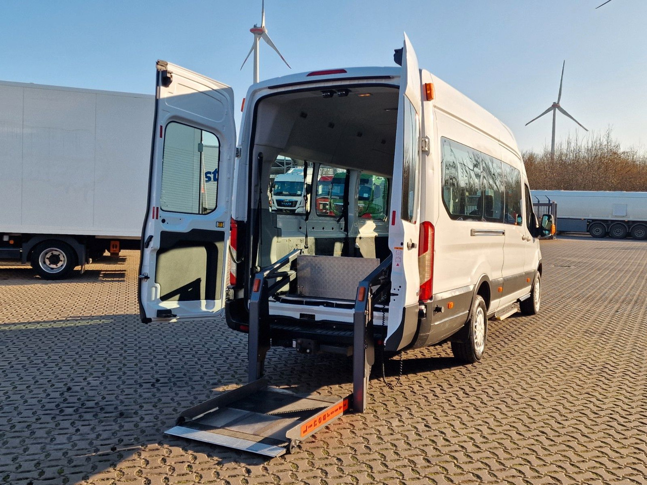 Ford Transit / Transport von Personen im Rollstuhl - Kassebil: bilde 1 Ford Transit / Transport von Personen im Rollstuhl - Kassebil: bilde 1