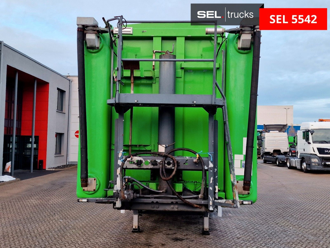 Kempf Duales Transportsyst.: Schüttgüter+Flüssikeiten Kempf Duales Transportsyst.: Schüttgüter+Flüssikeiten - Tippsemi: bilde 2 Kempf Duales Transportsyst.: Schüttgüter+Flüssikeiten Kempf Duales Transportsyst.: Schüttgüter+Flüssikeiten - Tippsemi: bilde 2