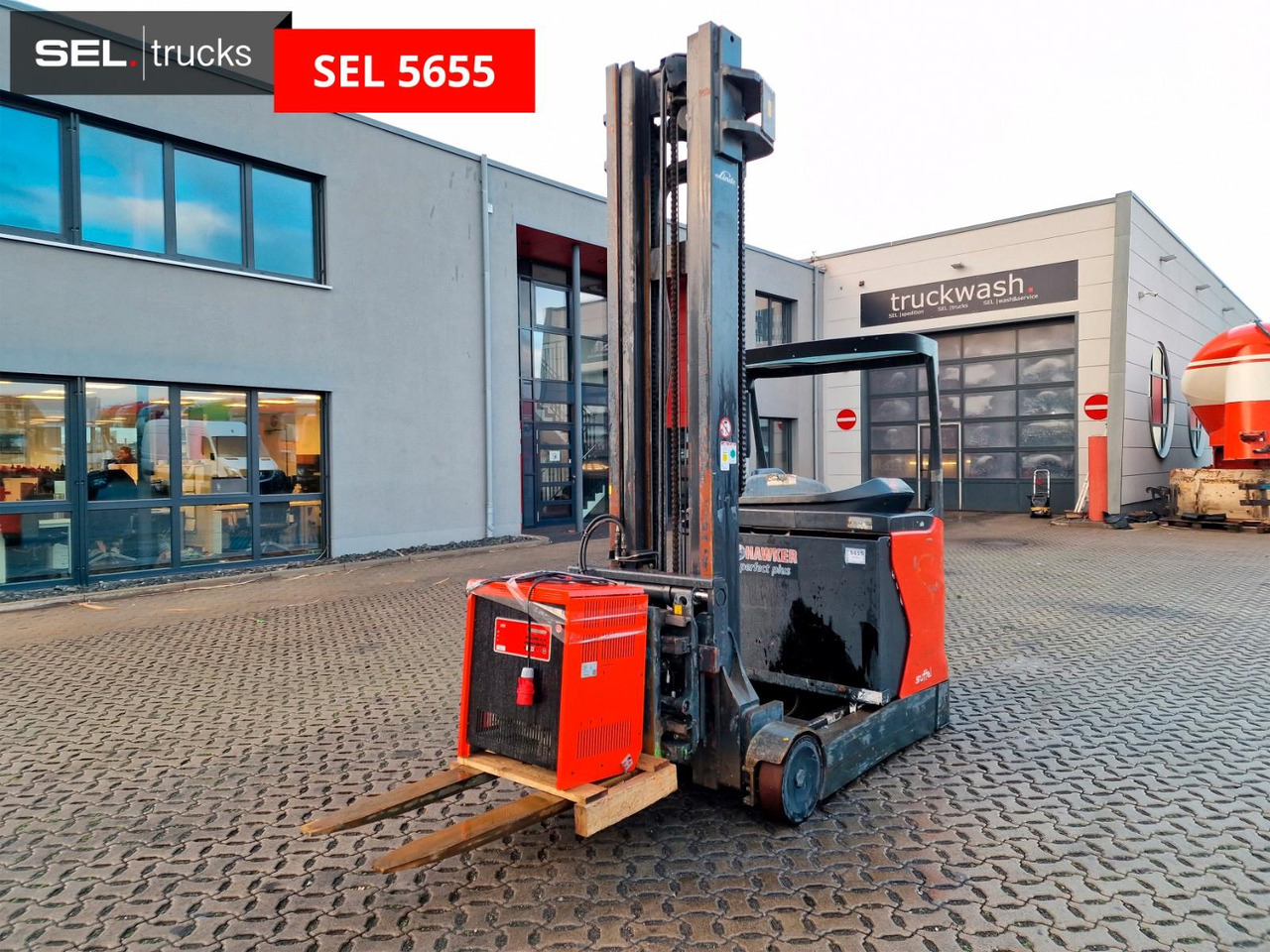 Linde R 20 / 8.325 h / 2014 (Batterie aus 2021) Linde R 20 / 8.325 h / 2014 (Batterie aus 2021) - Reachtruck: bilde 1 Linde R 20 / 8.325 h / 2014 (Batterie aus 2021) Linde R 20 / 8.325 h / 2014 (Batterie aus 2021) - Reachtruck: bilde 1