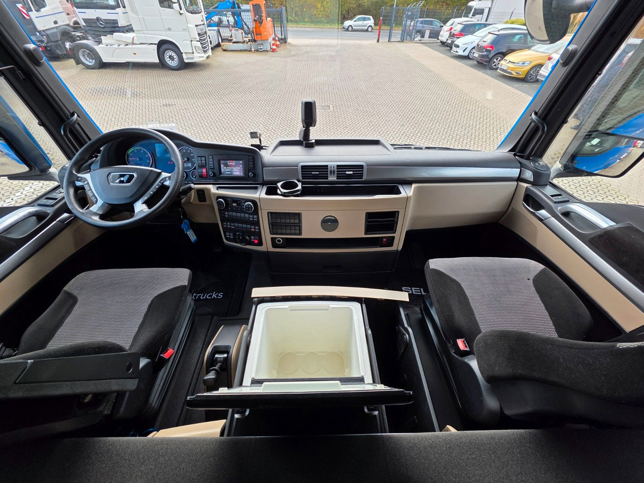 Container-transport/ Vekselflak lastebil MAN TGX 24.460 6x2-2 LL-U / Ldbw / Standklima: bilde 28 Container-transport/ Vekselflak lastebil MAN TGX 24.460 6x2-2 LL-U / Ldbw / Standklima: bilde 28