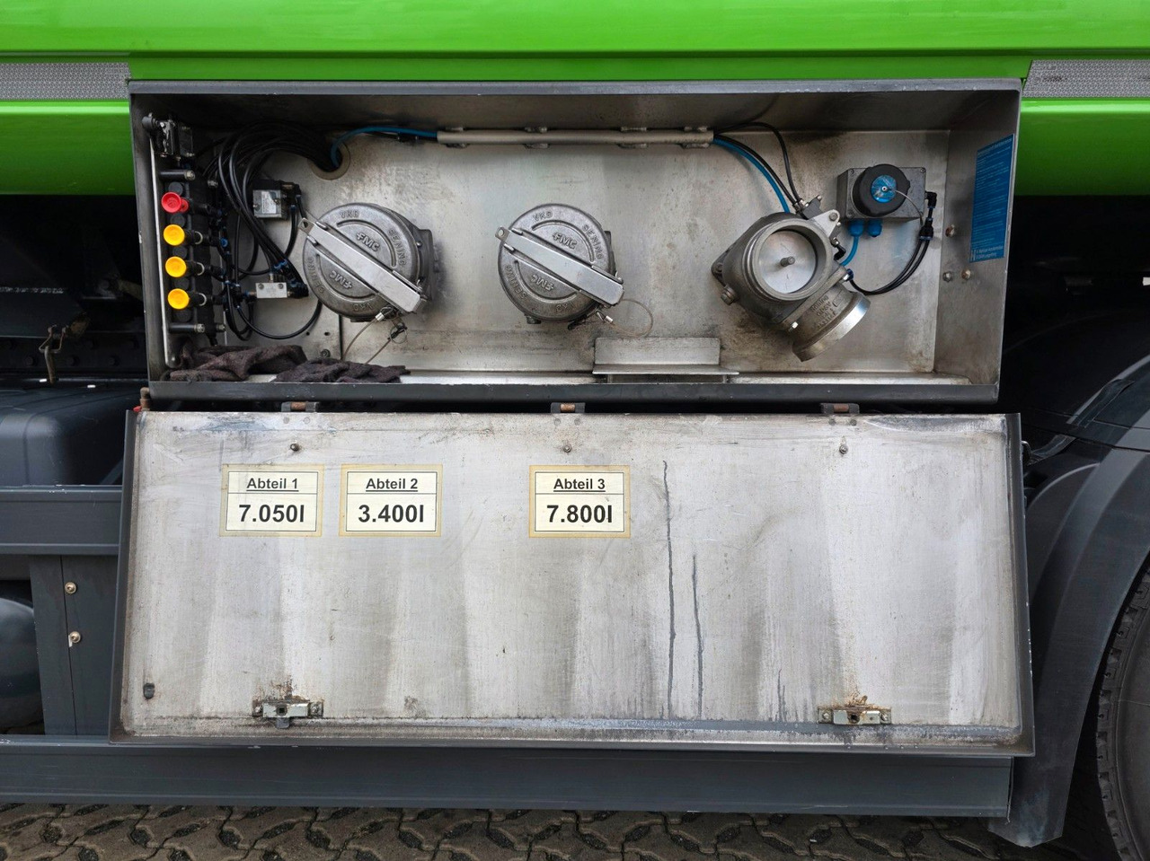 Tankbil Mercedes-Benz Antos 2643 / Ret. / ADR AT / Lenkachse /KOMPLETT: bilde 9