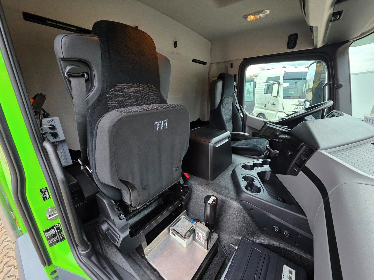 Tankbil Mercedes-Benz Antos 2643 / Ret. / ADR AT / Lenkachse /KOMPLETT: bilde 23