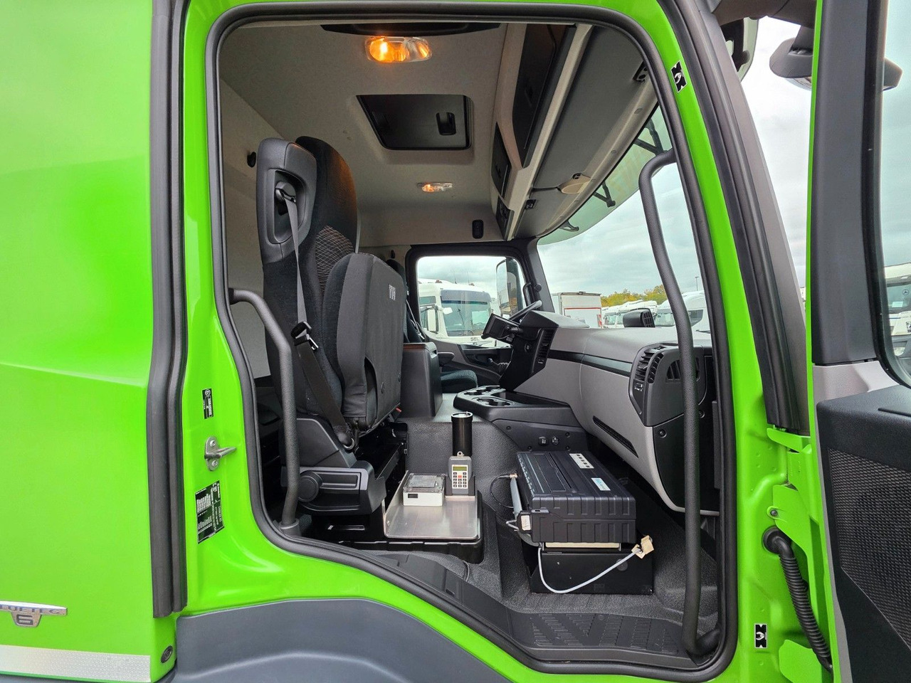 Tankbil Mercedes-Benz Antos 2643 / Ret. / ADR AT / Lenkachse /KOMPLETT: bilde 22