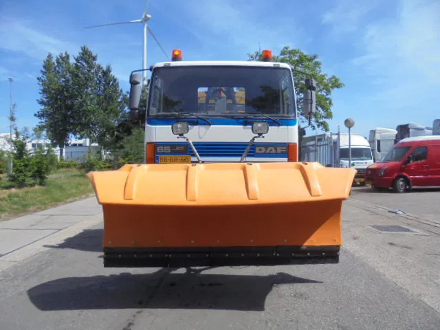 DAF 65.210 ATI 4X4 ZOUT + SNEEUW - Snøfreser: bilde 2 DAF 65.210 ATI 4X4 ZOUT + SNEEUW - Snøfreser: bilde 2