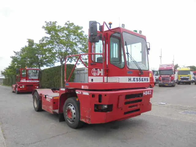 MOL YM 225/4X2 40 KM/H - Terminaltraktor: bilde 3 MOL YM 225/4X2 40 KM/H - Terminaltraktor: bilde 3