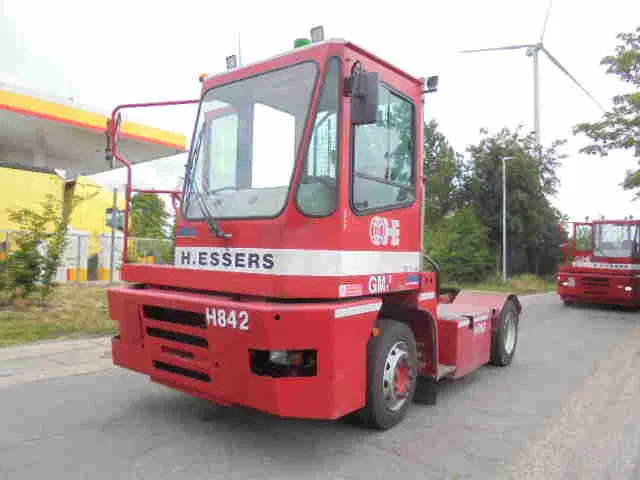 MOL YM 225/4X2 40 KM/H - Terminaltraktor: bilde 1 MOL YM 225/4X2 40 KM/H - Terminaltraktor: bilde 1