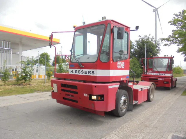 MOL YM225/4X2 40KM/H - Terminaltraktor: bilde 1 MOL YM225/4X2 40KM/H - Terminaltraktor: bilde 1