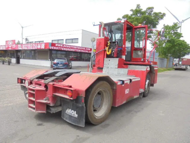 MOL YM225/4X2 40KM/H - Terminaltraktor: bilde 5 MOL YM225/4X2 40KM/H - Terminaltraktor: bilde 5