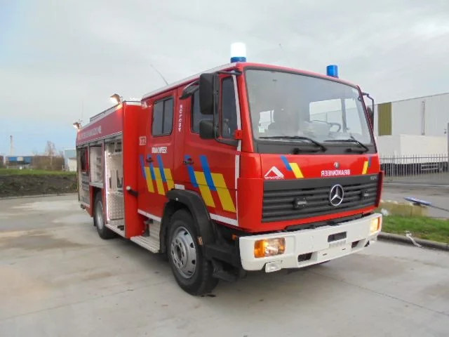 Mercedes-Benz 1124 F - Brannbil: bilde 3 Mercedes-Benz 1124 F - Brannbil: bilde 3