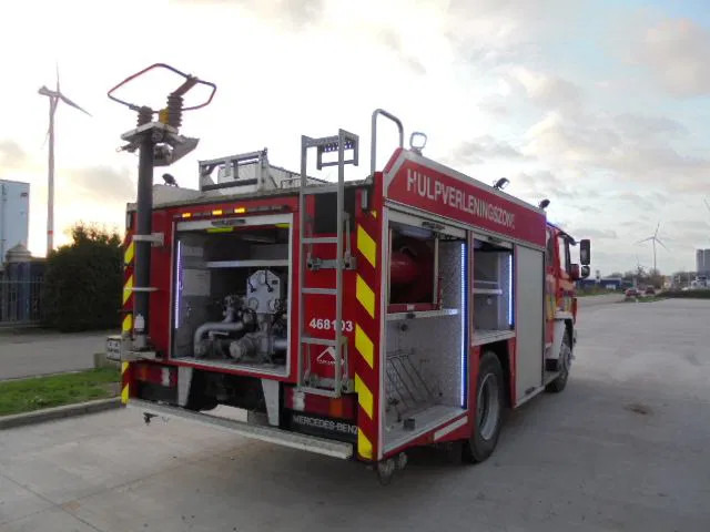 Mercedes-Benz 1124 F - Brannbil: bilde 4 Mercedes-Benz 1124 F - Brannbil: bilde 4