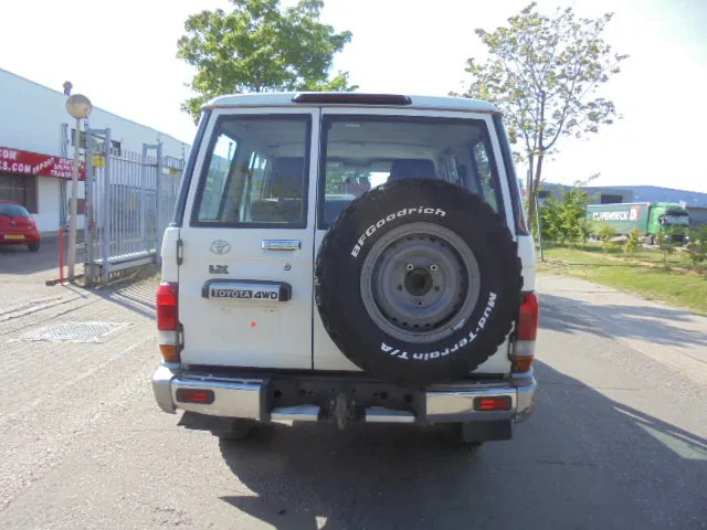 Toyota Land Cruiser HZJ76L 4X4 EXPORT OUTSIDE EU ONLY - Personenbil: bilde 5 Toyota Land Cruiser HZJ76L 4X4 EXPORT OUTSIDE EU ONLY - Personenbil: bilde 5