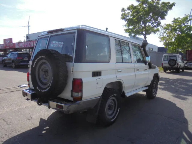 Toyota Land Cruiser HZJ76L 4X4 EXPORT OUTSIDE EU ONLY - Personenbil: bilde 4 Toyota Land Cruiser HZJ76L 4X4 EXPORT OUTSIDE EU ONLY - Personenbil: bilde 4