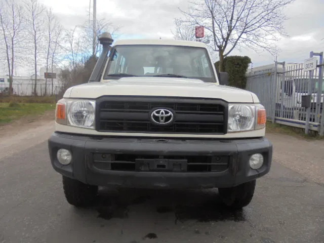 Toyota Land Cruiser HZJ78L 4WD EXPORT OUT EU ONLY - Personenbil: bilde 2 Toyota Land Cruiser HZJ78L 4WD EXPORT OUT EU ONLY - Personenbil: bilde 2