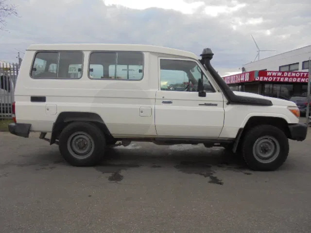 Toyota Land Cruiser HZJ78L 4WD EXPORT OUT EU ONLY - Personenbil: bilde 4 Toyota Land Cruiser HZJ78L 4WD EXPORT OUT EU ONLY - Personenbil: bilde 4