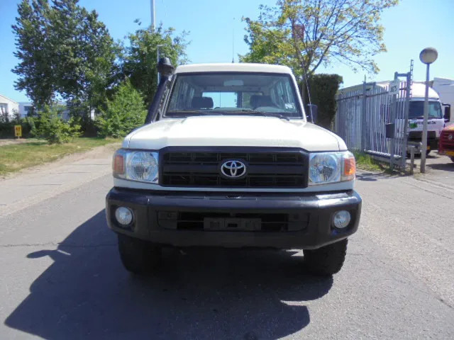 Toyota Land Cruiser HZJ78L 4X4 EXPORT OUTSIDE EU ONLY - Personenbil: bilde 2 Toyota Land Cruiser HZJ78L 4X4 EXPORT OUTSIDE EU ONLY - Personenbil: bilde 2