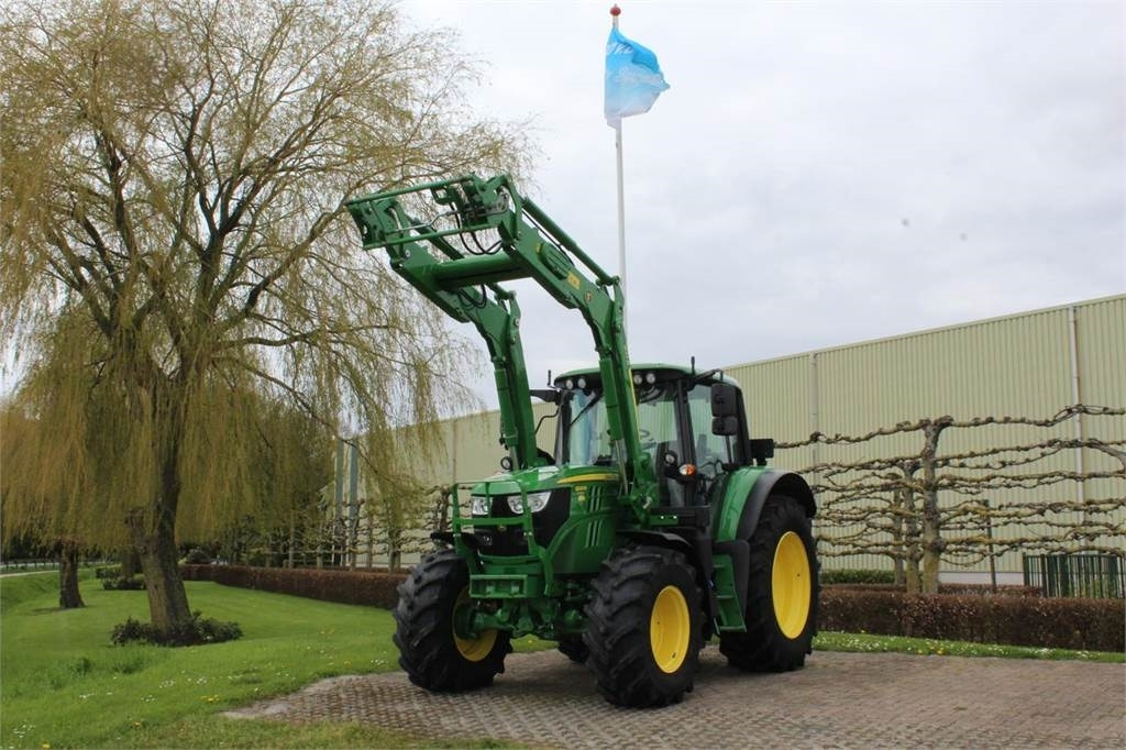 John Deere 6120M with 623R loader - Traktor: bilde 1 John Deere 6120M with 623R loader - Traktor: bilde 1