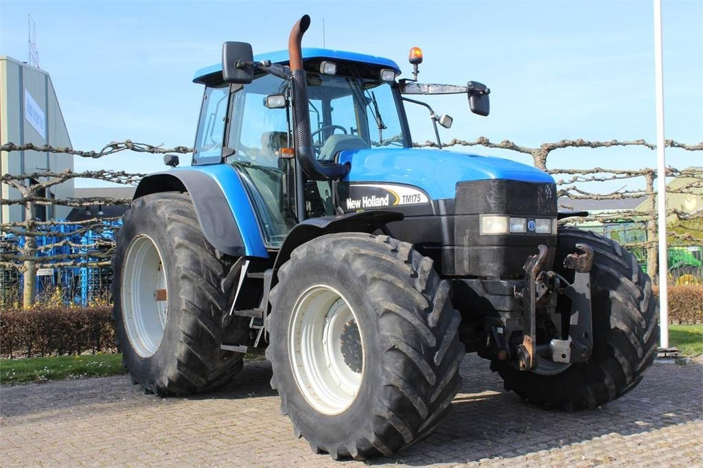 New Holland TM175 - Traktor: bilde 2 New Holland TM175 - Traktor: bilde 2