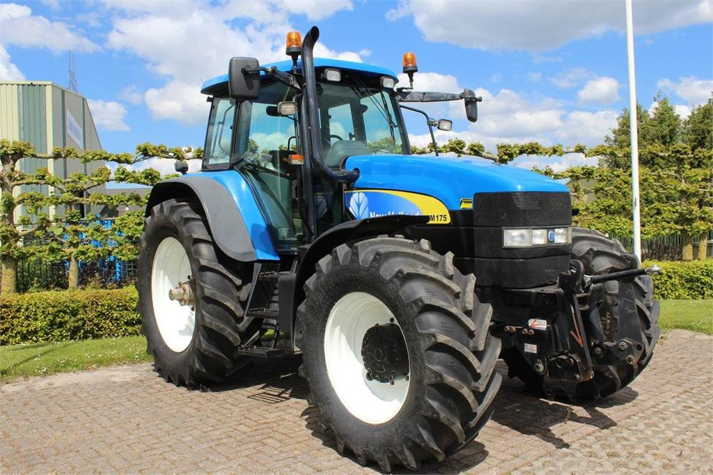 New Holland TM175 - Traktor: bilde 2 New Holland TM175 - Traktor: bilde 2