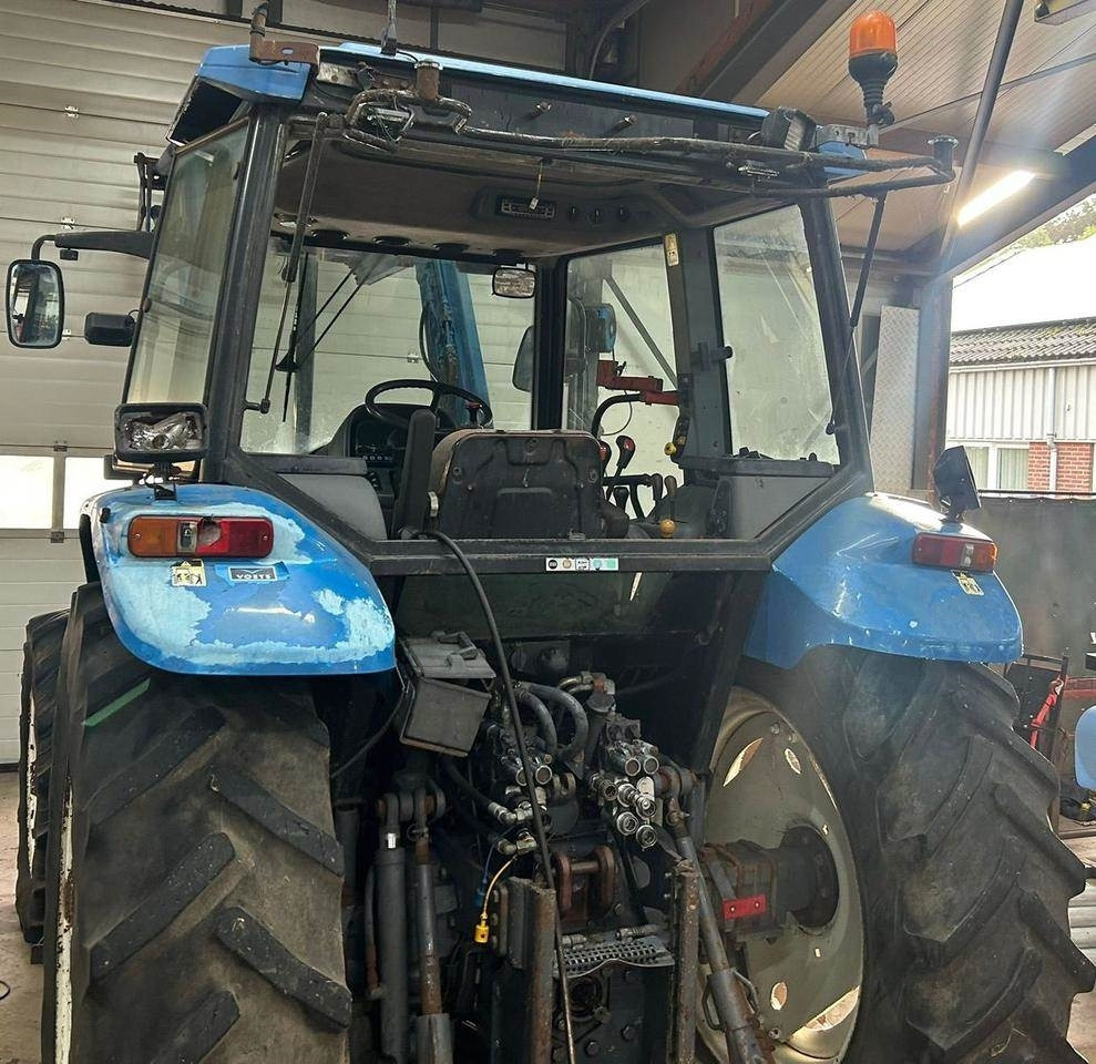 New Holland TS 90 - Traktor: bilde 4 New Holland TS 90 - Traktor: bilde 4
