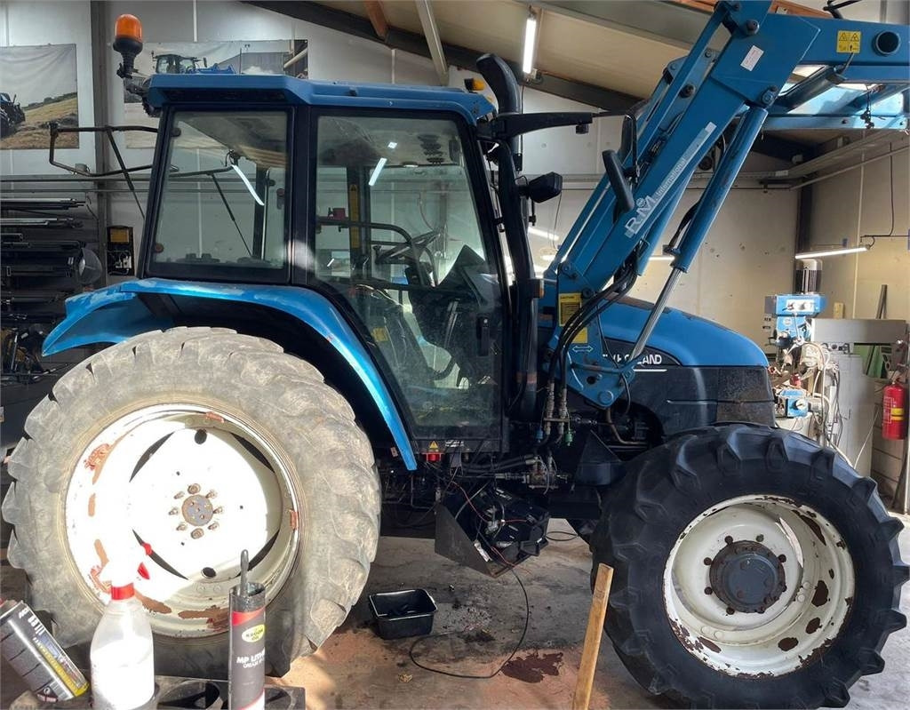 New Holland TS 90 - Traktor: bilde 3 New Holland TS 90 - Traktor: bilde 3
