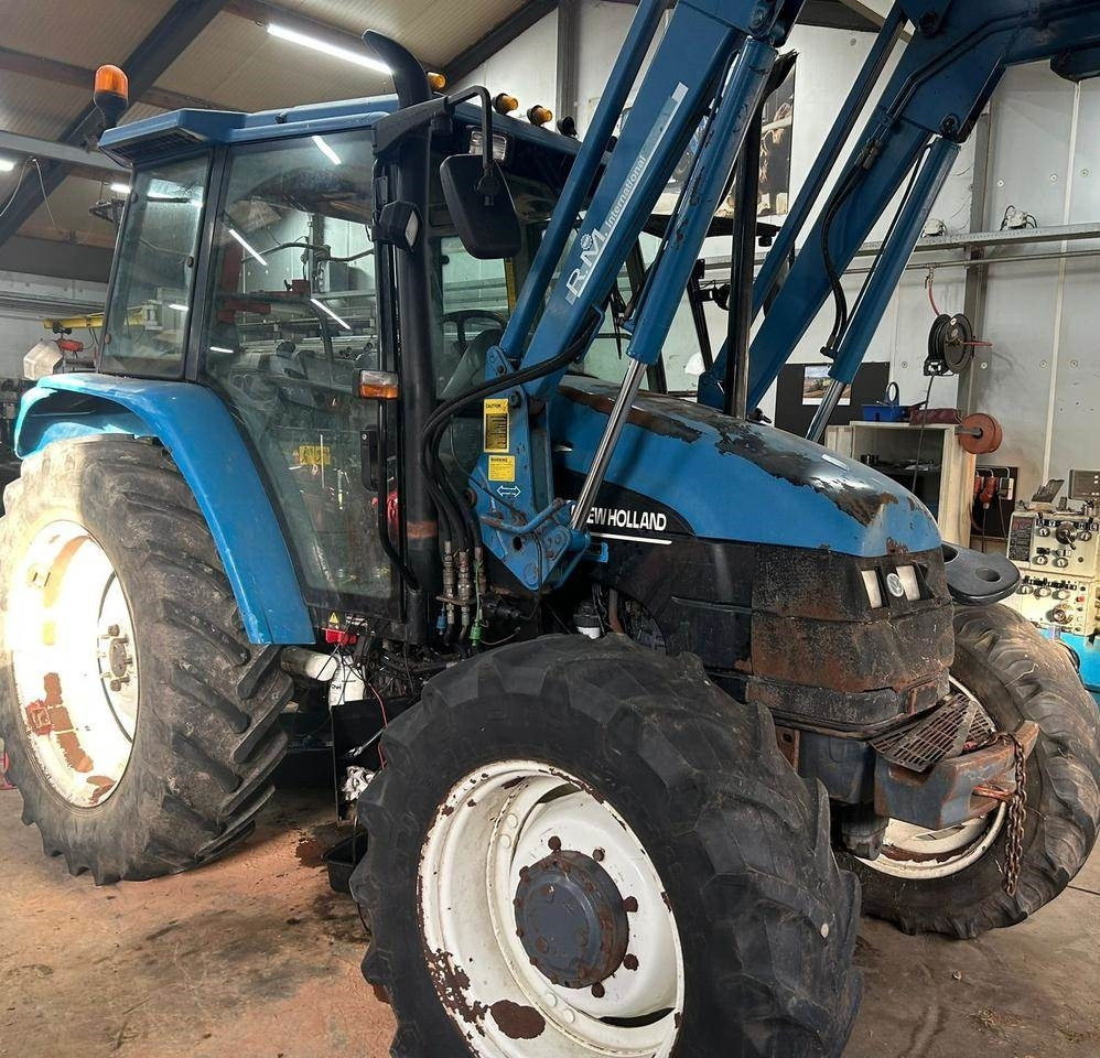 New Holland TS 90 - Traktor: bilde 2 New Holland TS 90 - Traktor: bilde 2
