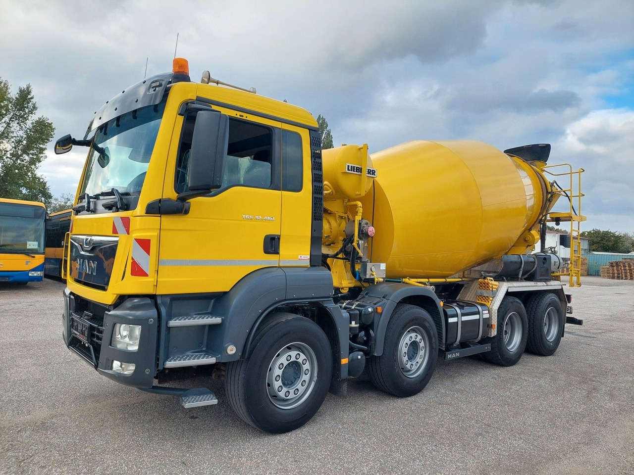 MAN TGS 32.460 8X4 BB Liebherr 9 m³ - Betongbil: bilde 1 MAN TGS 32.460 8X4 BB Liebherr 9 m³ - Betongbil: bilde 1
