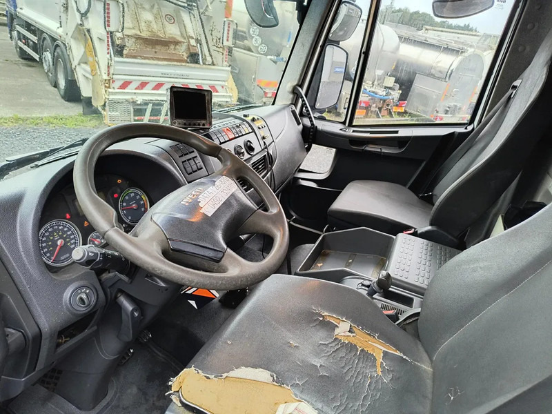 Interior photo 1: Leie Iveco EuroCargo 120 120E18 + COMET 151TAL (15 m) Iveco EuroCargo 120 120E18 + COMET 151TAL (15 m)