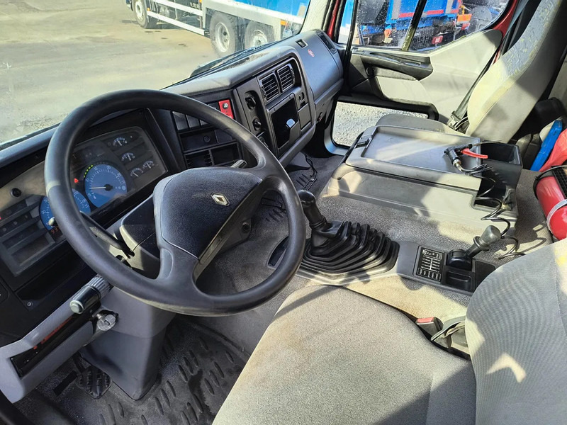 Interior photo 1: Leie Renault Premium 320 USED OIL - 13000 L Renault Premium 320 USED OIL - 13000 L
