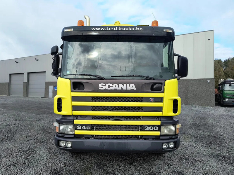 Scania 94 G.300 6X2 FOODBULK SILO - 8 COMP. - STEERING AXLE - Tankbil: bilde 2 Scania 94 G.300 6X2 FOODBULK SILO - 8 COMP. - STEERING AXLE - Tankbil: bilde 2