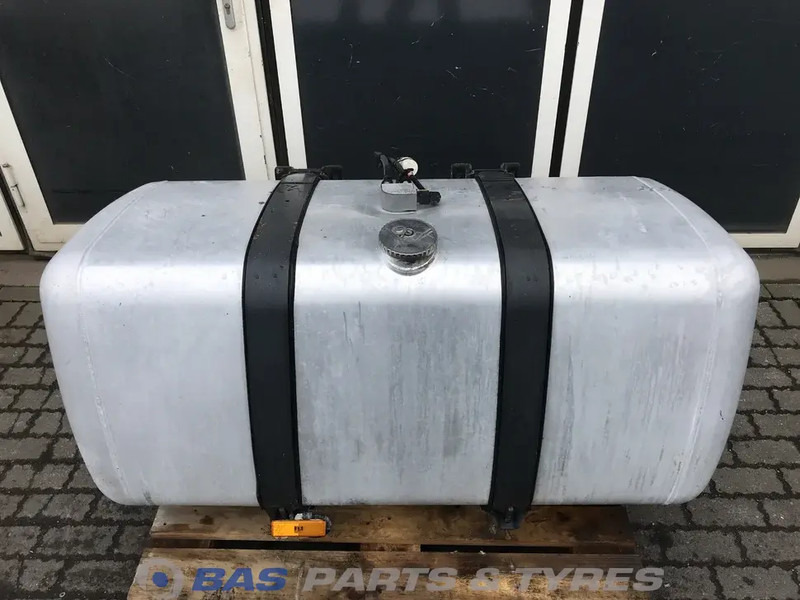 Mercedes-Benz Brandstoftank Mercedes 570 Liter A 960 475 27 03 - Drivstofftank for Lastebil: bilde 1 Mercedes-Benz Brandstoftank Mercedes 570 Liter A 960 475 27 03 - Drivstofftank for Lastebil: bilde 1