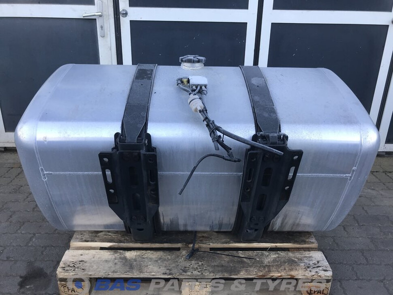 Mercedes-Benz Brandstoftank Mercedes 570 Liter A 960 475 27 03 - Drivstofftank for Lastebil: bilde 3 Mercedes-Benz Brandstoftank Mercedes 570 Liter A 960 475 27 03 - Drivstofftank for Lastebil: bilde 3
