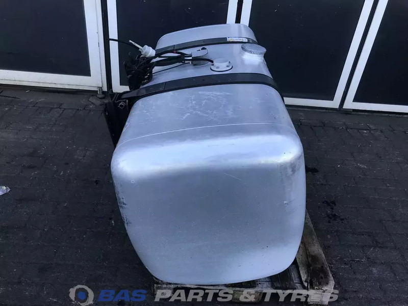 Mercedes-Benz Brandstoftank Mercedes 570 Liter A 960 475 27 03 - Drivstofftank for Lastebil: bilde 4 Mercedes-Benz Brandstoftank Mercedes 570 Liter A 960 475 27 03 - Drivstofftank for Lastebil: bilde 4