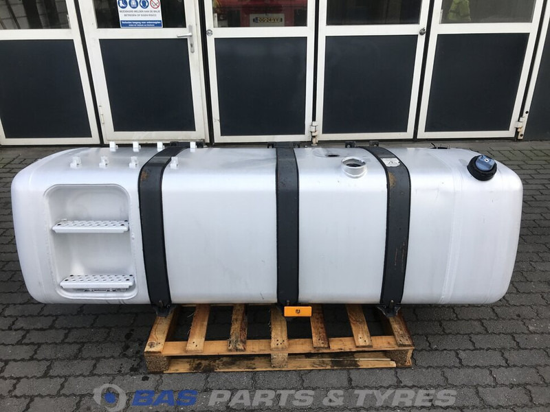 Mercedes-Benz Brandstoftank Mercedes 820 Liter A 960 470 34 01 - Drivstofftank for Lastebil: bilde 1 Mercedes-Benz Brandstoftank Mercedes 820 Liter A 960 470 34 01 - Drivstofftank for Lastebil: bilde 1