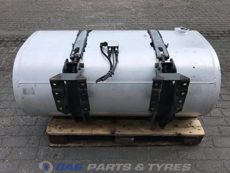 Renault - Drivstofftank for Lastebil: bilde 3 Renault - Drivstofftank for Lastebil: bilde 3