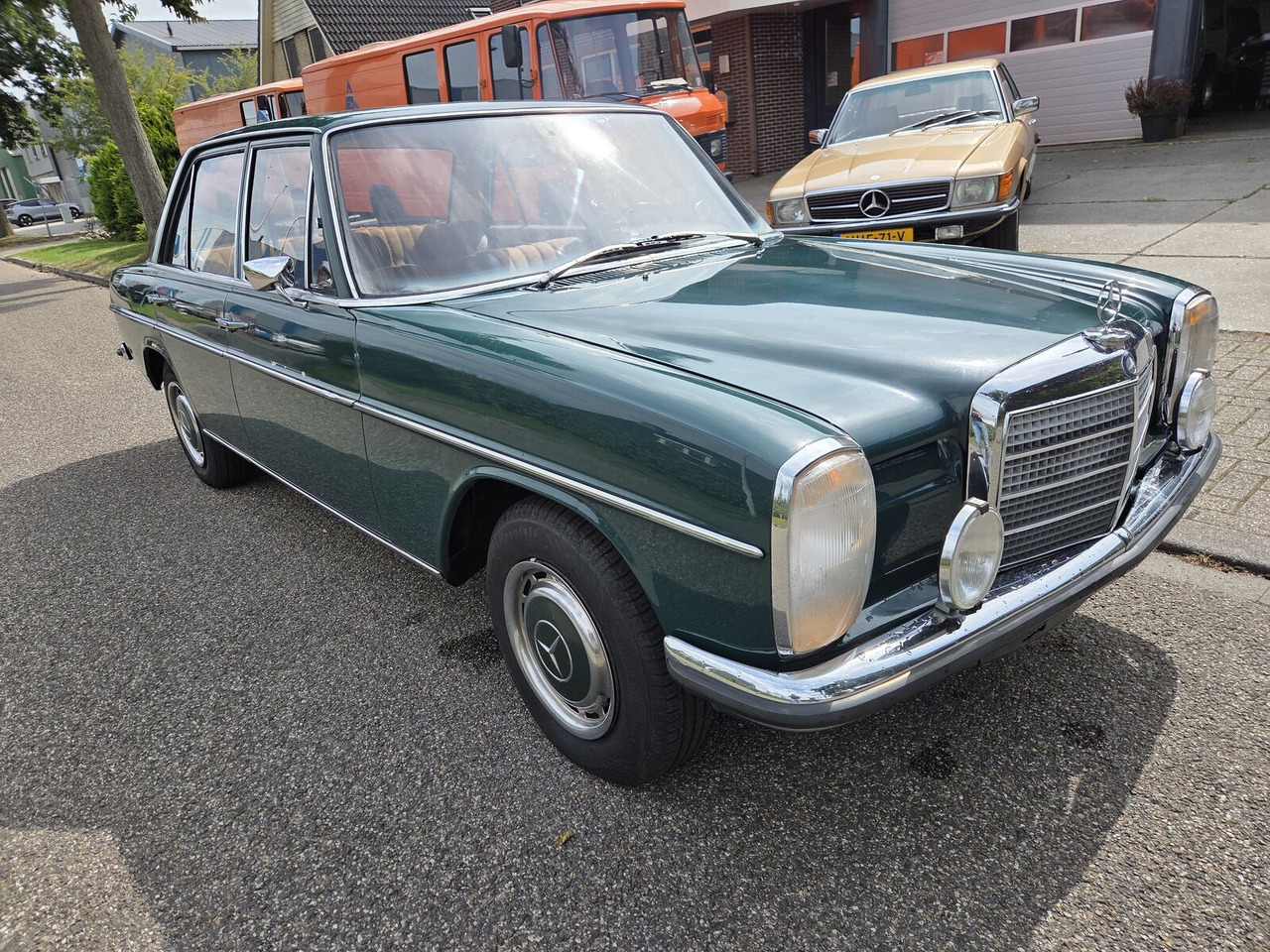 Mercedes-Benz 220 (W115) auto - Personenbil: bilde 3 Mercedes-Benz 220 (W115) auto - Personenbil: bilde 3