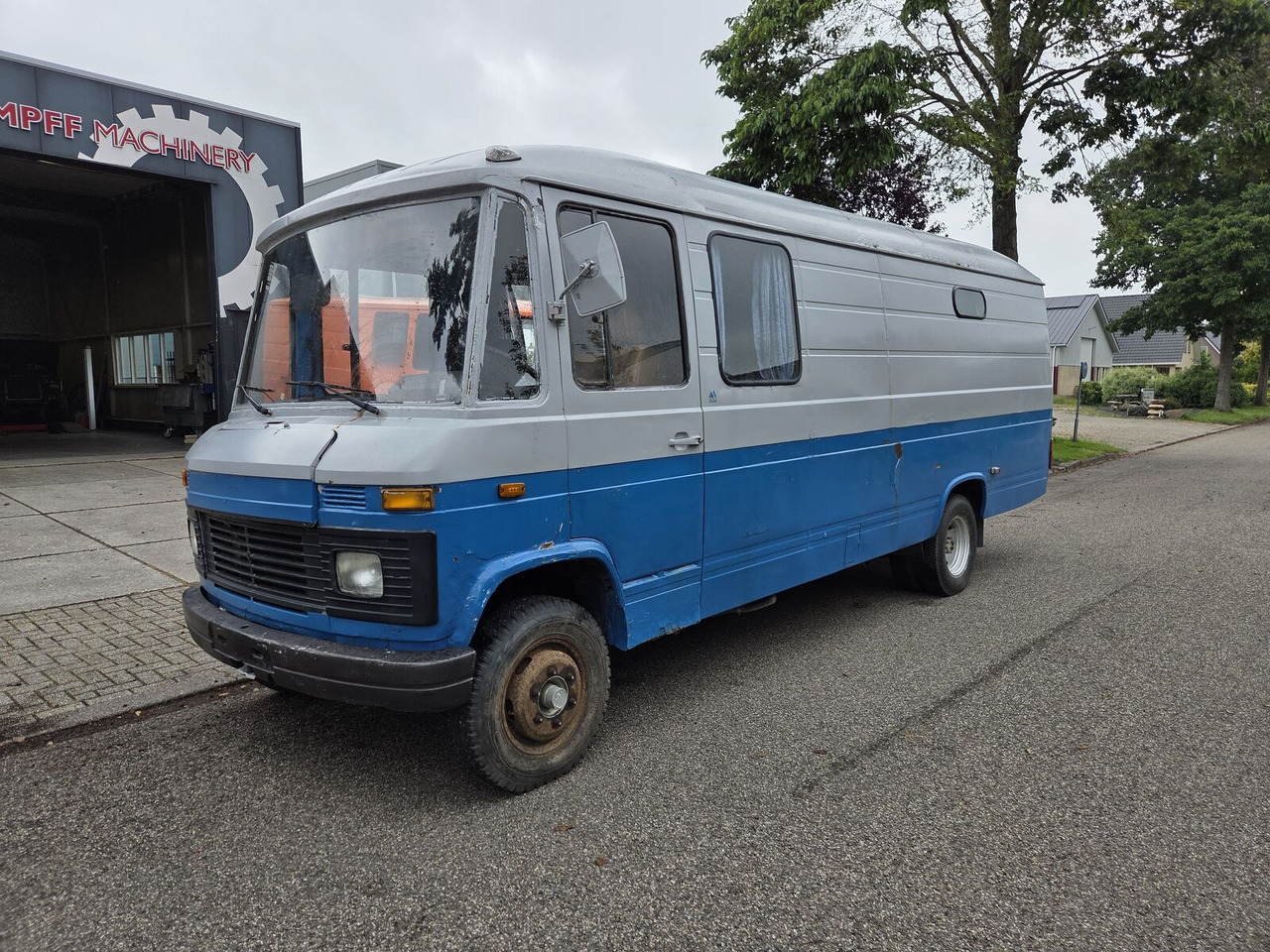 Helintegrert bobil Mercedes-Benz L 608 D kampeerauto: bilde 1