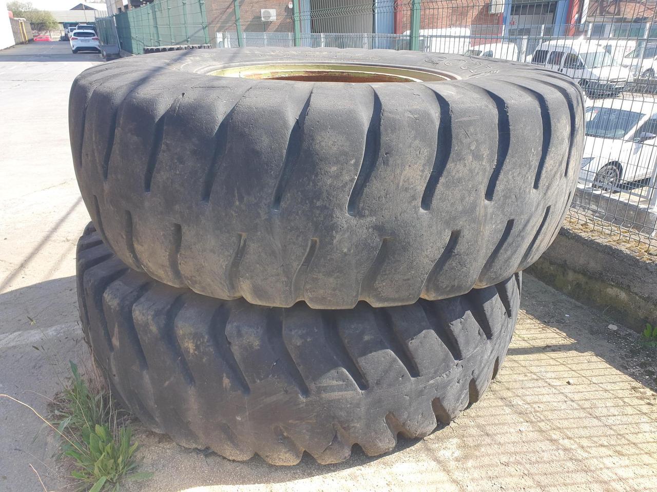 NEUMATICOS GOOD YEAR 24.00X35 - Komplett hjul for Bygg og anlegg: bilde 2 NEUMATICOS GOOD YEAR 24.00X35 - Komplett hjul for Bygg og anlegg: bilde 2