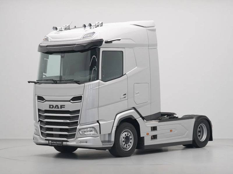 DAF XG 480 FT DVS LEATHER PTO-PREP B3-ALARM SILVER METALLIC (J5320MESI) VECTO 2 - Trekkvogn: bilde 1 DAF XG 480 FT DVS LEATHER PTO-PREP B3-ALARM SILVER METALLIC (J5320MESI) VECTO 2 - Trekkvogn: bilde 1
