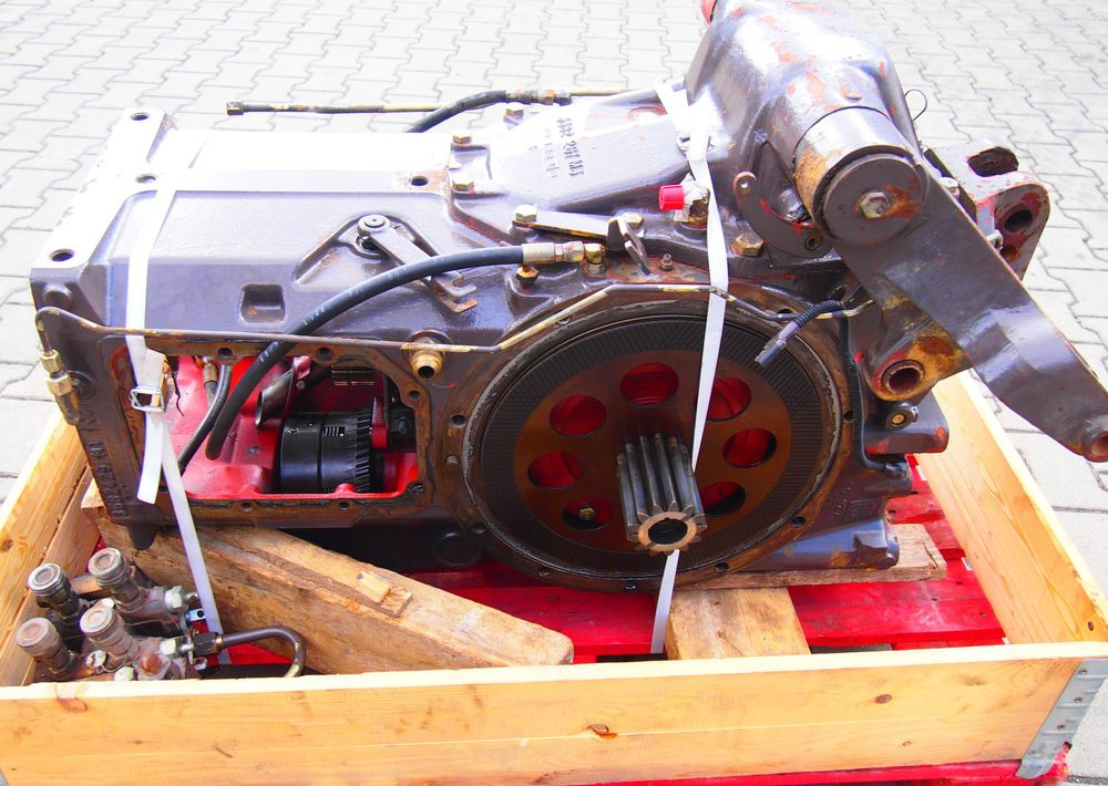 Części do Ciągnika Massey Ferguson MF 3000, 6000 Tylny most z podnośnikiem od MF 3000, 6000 - Bakaksel for Landbruksteknikk: bilde 2 Części do Ciągnika Massey Ferguson MF 3000, 6000 Tylny most z podnośnikiem od MF 3000, 6000 - Bakaksel for Landbruksteknikk: bilde 2