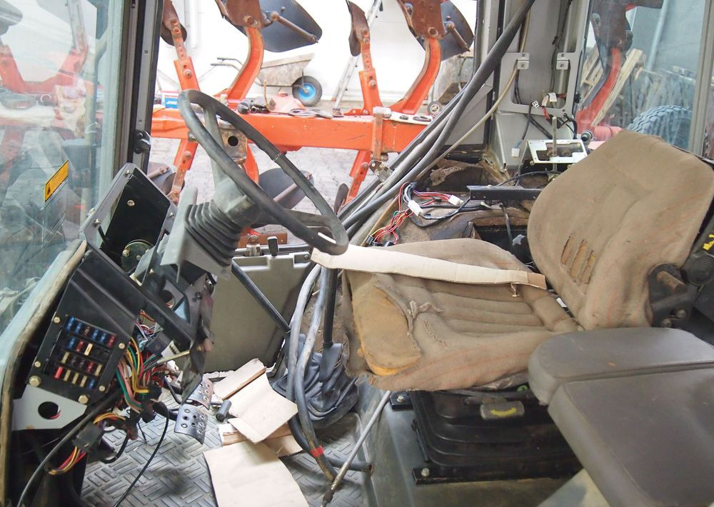 Części do Ciągnika Massey Ferguson MF 3050, 3060, 3070, 3080, 3090 Kabina do Massey Ferguson serii 30.. , 31.. , 36.. - Førerhus for Landbruksteknikk: bilde 4 Części do Ciągnika Massey Ferguson MF 3050, 3060, 3070, 3080, 3090 Kabina do Massey Ferguson serii 30.. , 31.. , 36.. - Førerhus for Landbruksteknikk: bilde 4