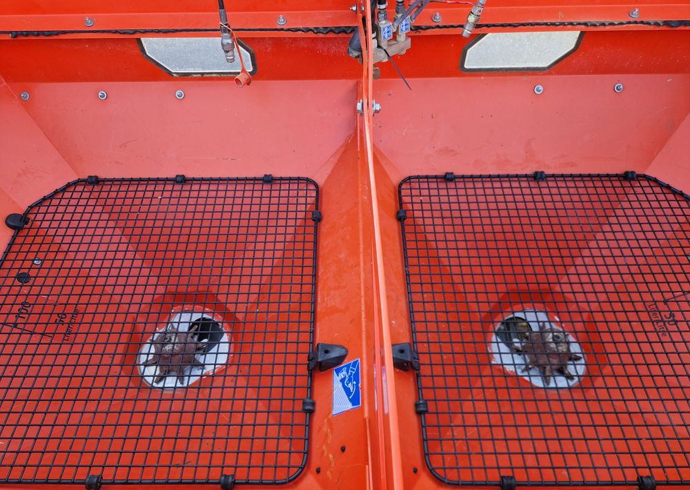 Gjødselspreder Rozsiewacz nawozów Kuhn AXIS 30,1 2008 Rozsiewacz KUHN RAUCH: bilde 10 Gjødselspreder Rozsiewacz nawozów Kuhn AXIS 30,1 2008 Rozsiewacz KUHN RAUCH: bilde 10