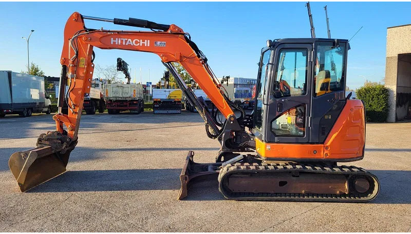 Hitachi ZX65USB-5A CLR - Beltegraver: bilde 2 Hitachi ZX65USB-5A CLR - Beltegraver: bilde 2