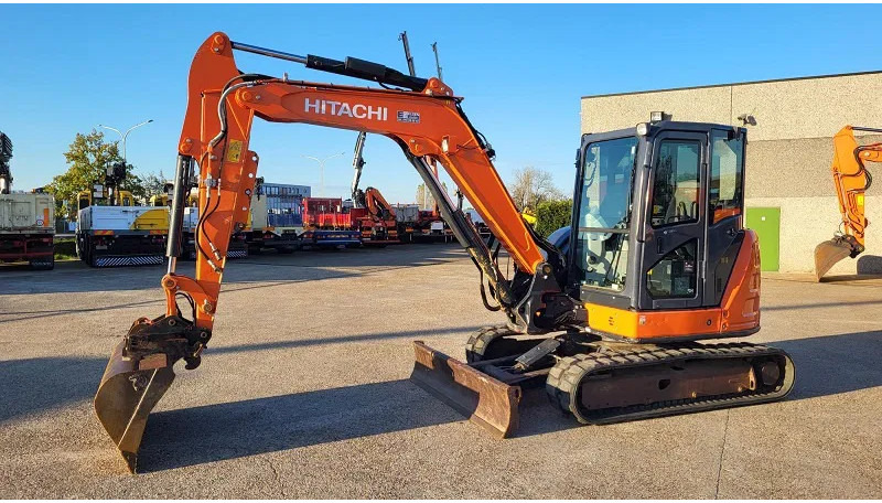 Hitachi ZX65USB-5A CLR - Beltegraver: bilde 1 Hitachi ZX65USB-5A CLR - Beltegraver: bilde 1