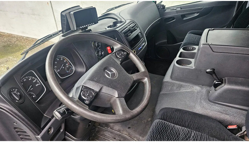 Mercedes-Benz Atego 1018 *L*Achteruitrijcamera*Automaat*Airco*Dhollandia Laadbrug*7149cm - Lastebil: bilde 4 Mercedes-Benz Atego 1018 *L*Achteruitrijcamera*Automaat*Airco*Dhollandia Laadbrug*7149cm - Lastebil: bilde 4