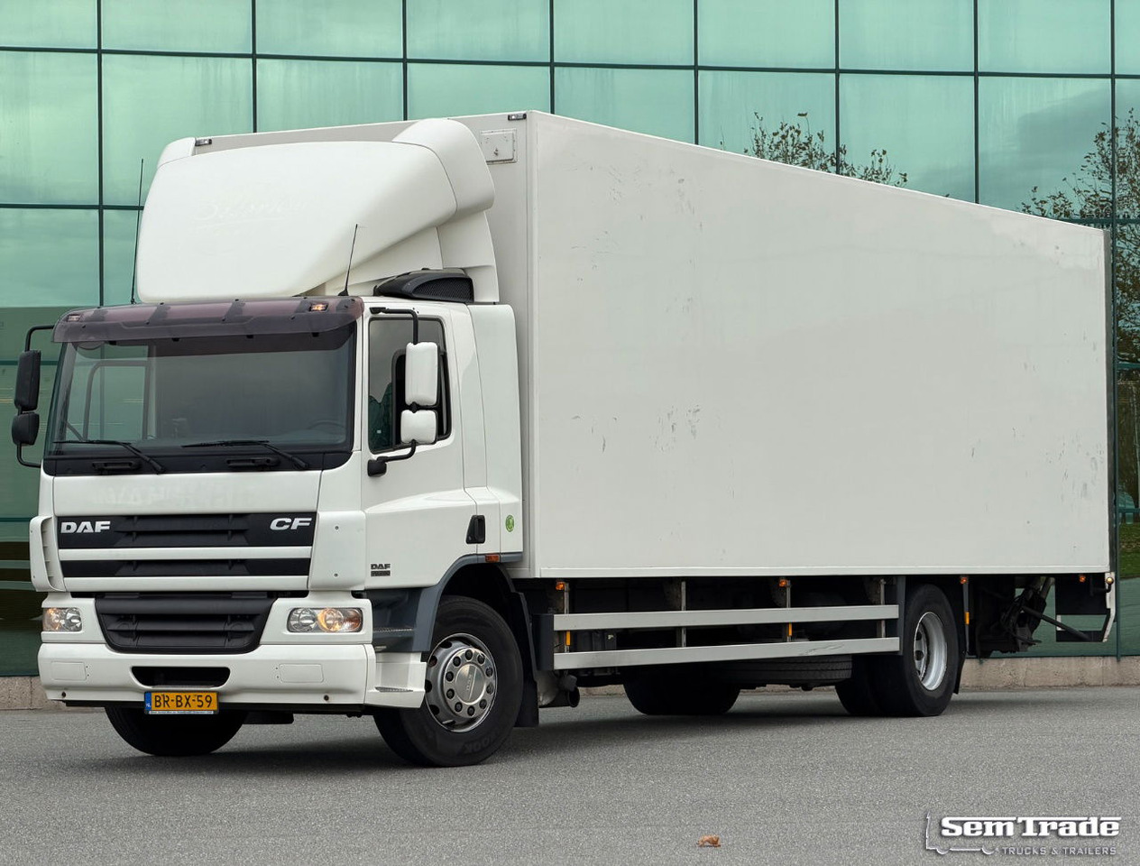 DAF CF 75.250 Euro 3 Manual Gearbox VAN Beurden Isolated BOX Tail Lift Super Condition NL-Truck - Skapbil: bilde 1 DAF CF 75.250 Euro 3 Manual Gearbox VAN Beurden Isolated BOX Tail Lift Super Condition NL-Truck - Skapbil: bilde 1