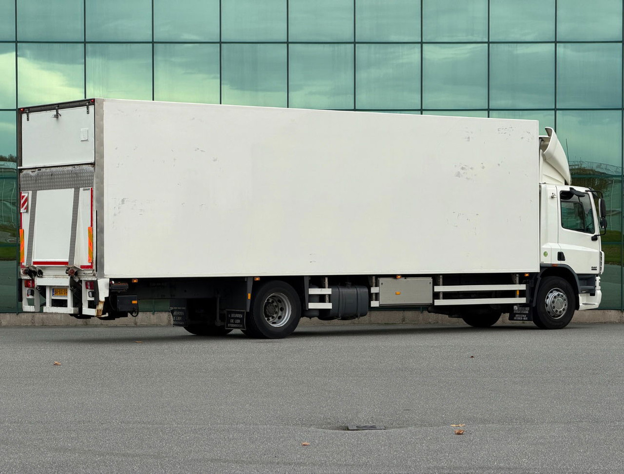 DAF CF 75.250 Euro 3 Manual Gearbox VAN Beurden Isolated BOX Tail Lift Super Condition NL-Truck - Skapbil: bilde 4 DAF CF 75.250 Euro 3 Manual Gearbox VAN Beurden Isolated BOX Tail Lift Super Condition NL-Truck - Skapbil: bilde 4