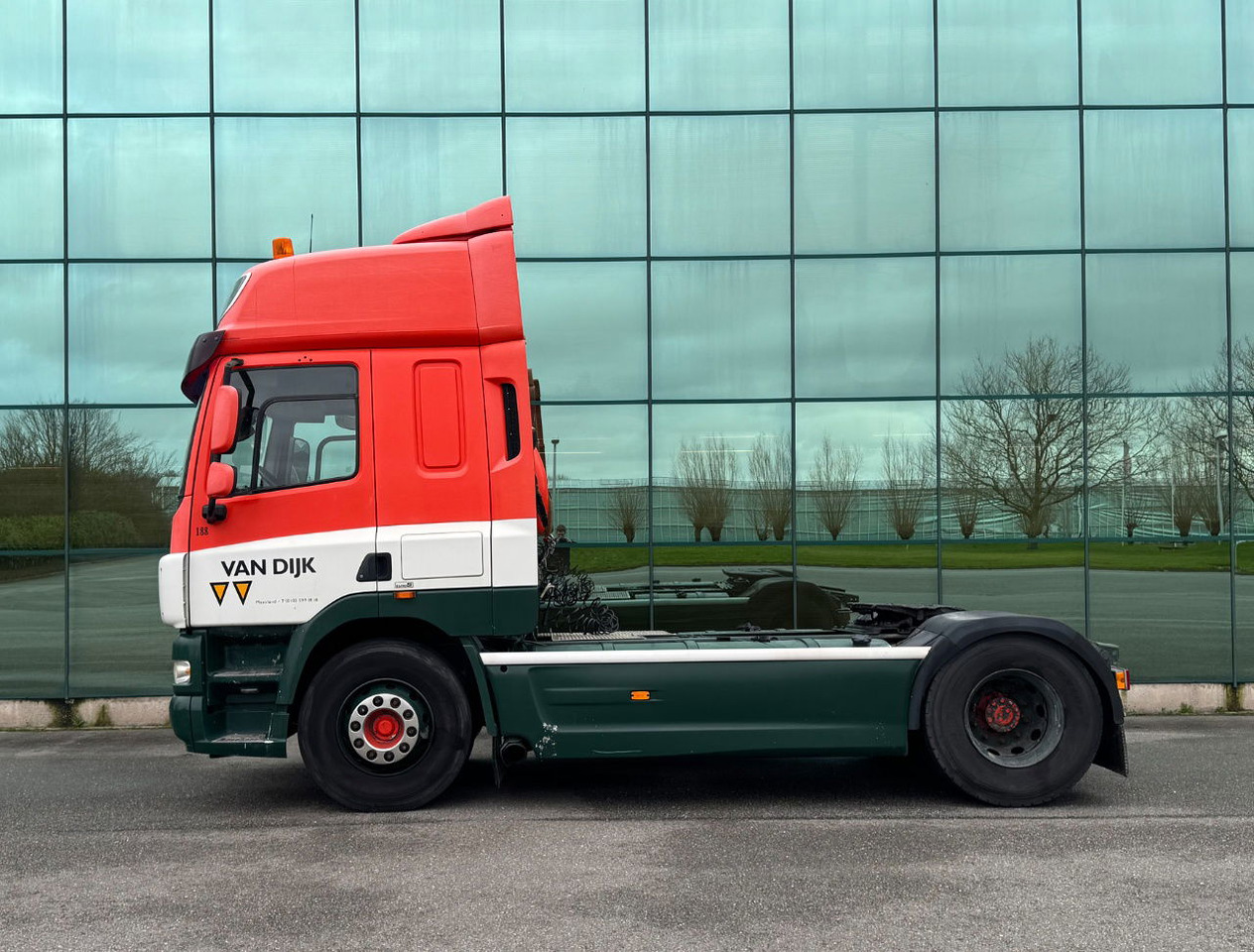 DAF CF 85.460 Only 229.800 KM Retarder - Intarder 2x Tanks Tires 90 NL Truck - Trekkvogn: bilde 2 DAF CF 85.460 Only 229.800 KM Retarder - Intarder 2x Tanks Tires 90 NL Truck - Trekkvogn: bilde 2