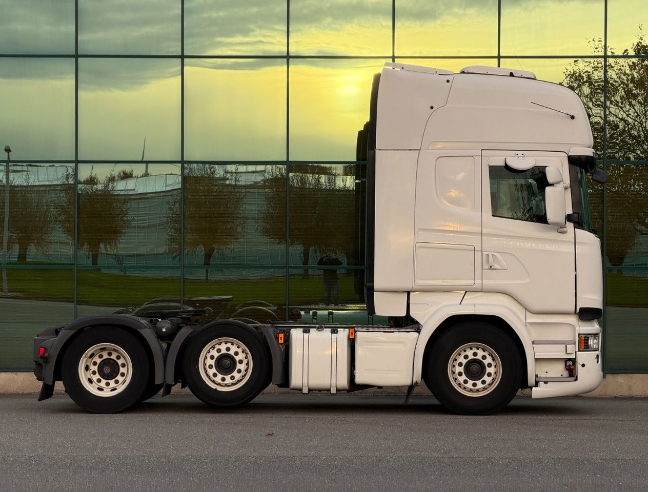 Scania R450 Topline 6X2 Twinsteer Retarder 2X Tanks Park Cooling TOP Condition - Trekkvogn: bilde 5 Scania R450 Topline 6X2 Twinsteer Retarder 2X Tanks Park Cooling TOP Condition - Trekkvogn: bilde 5